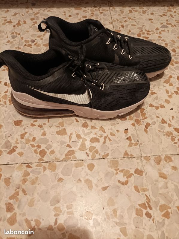 Chaussures Nike Femme pointure 38 (image 1)