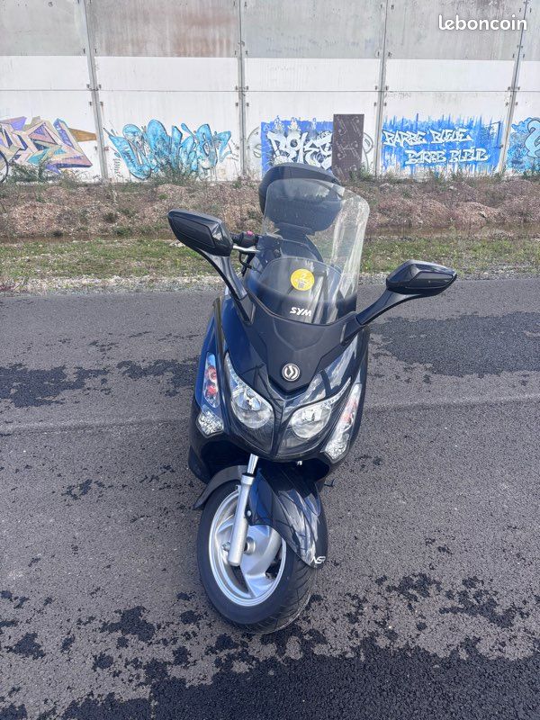 Sym GTS 125 – 03/2012 – 17 800 km – CT vierge – Entretien à jour