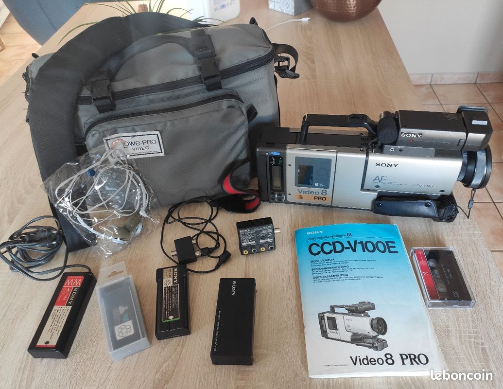 Caméscope Sony CCD-V100e (image 1)