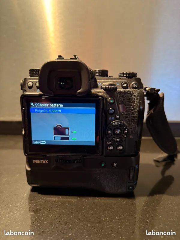 PENTAX K-1 NU avec poignée Grip D-BG6 et plein d'accessoires d'origine (image 7)