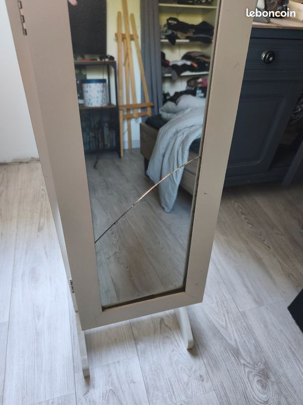 Armoire à bijoux (image 1)