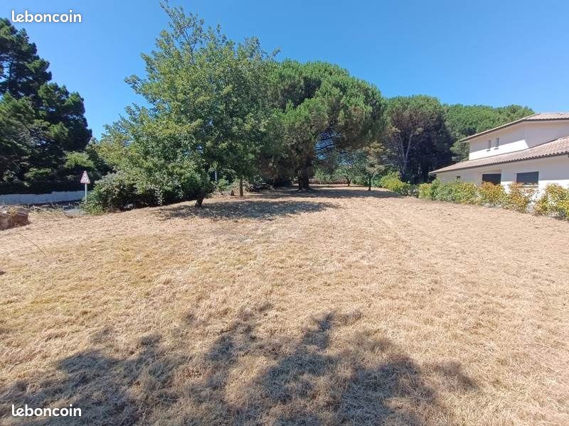 Terrain à bâtir de 729 m² à MONTUSSAN (33) · 135 000 €