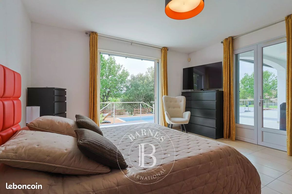 Villa 7 pièces 260 m² (image 20)