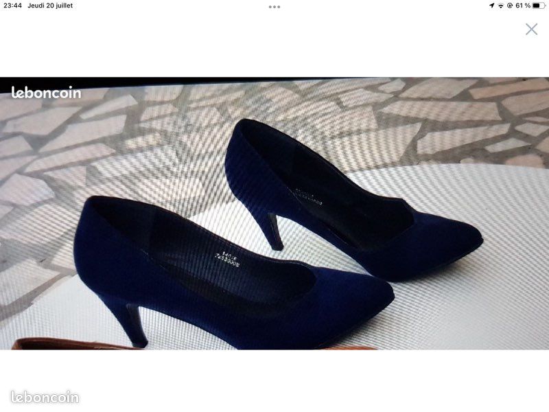 Chaussures en daim bleue marine (image 1)
