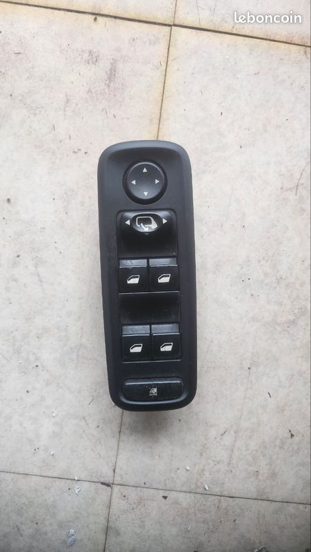 Button leve vitre Peugeot 807/ Citroën c8 (image 1)