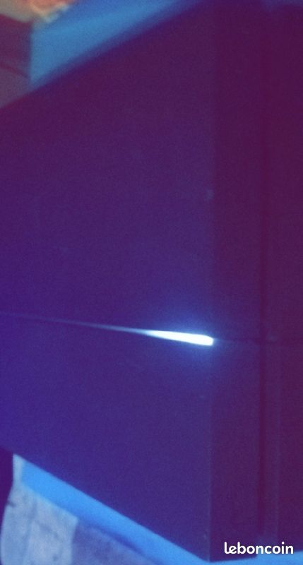 PS4 slim (image 1)