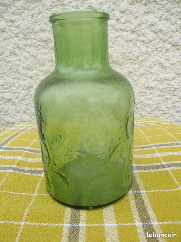 Vase Design en Verre Vert de 18,5 cm de Haut - Vintage (image 1)