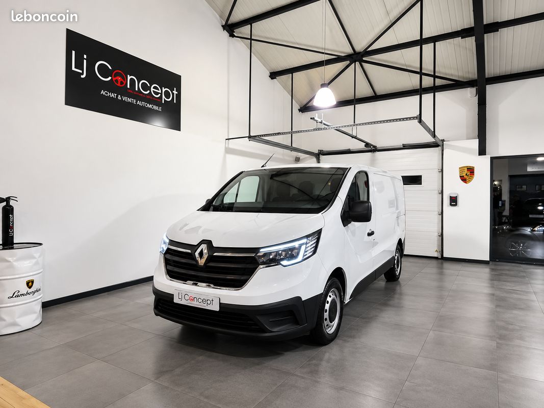 Renault Trafic III (2) 2.0 Fourgon L1H1 2800 KG BLUE DCI 130 ch Confort 3 places - 1°Main - Origine France - TVA Récupérable - Suivi Complet - Radars de stationnement - Bluetooth - Roue de secours (image 1)