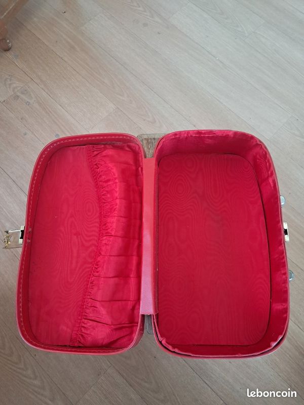 Petit sac ancien de maquillage de couleur rouge (image 13)
