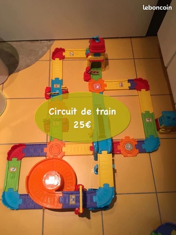 Circuit de train tut tut bolide (image 1)