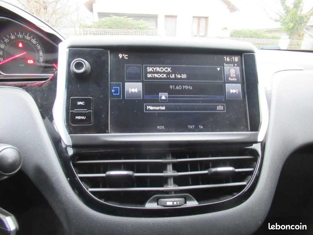 Peugeot 208 1.2 PURETECH 82ch STYLE (image 6)