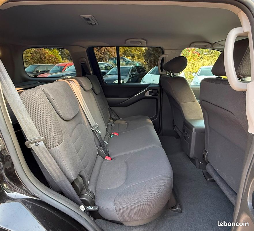 Trés RARE NISSAN PATHFINDER Seulement 33690 kms / ETAT NEUF / PREMIERE MAIN / ATTELAGE (image 3)