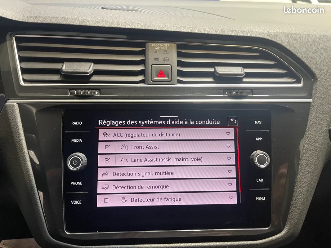 VOLKSWAGEN Tiguan 2.0 TDI 150ch R-Line - 2022 - CarPlay - Virtual cockpit - Led d'ambiance - Boîte auto (image 35)