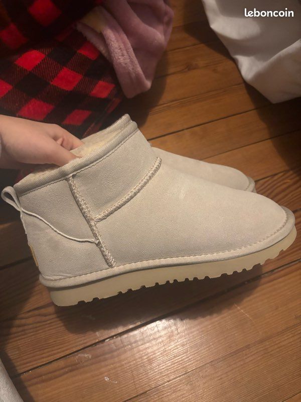 Ugg (image 2)