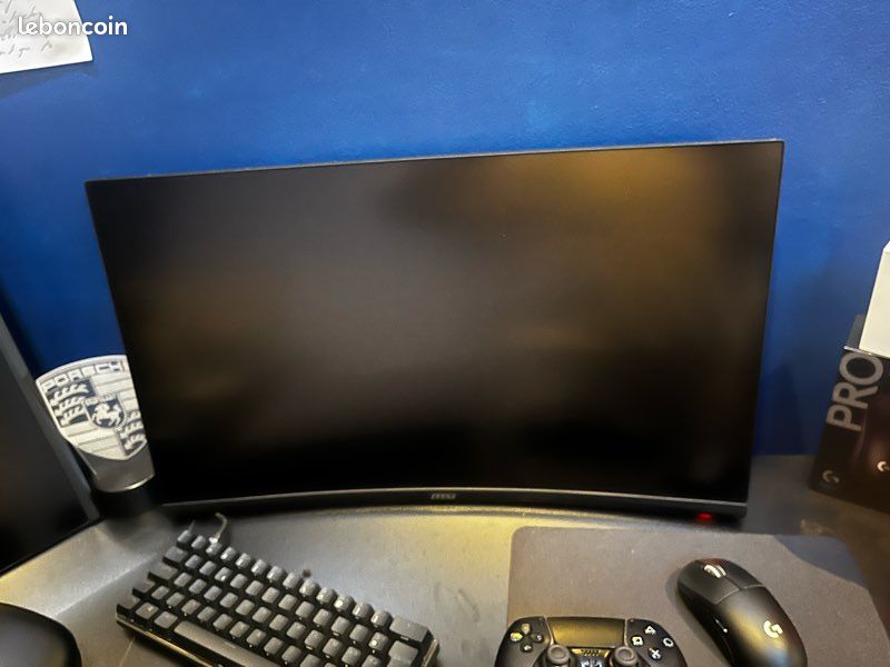 Ps5 set up (bureau led , clavier logitech , souris logitech manette edge tv Sony 4K et écran msi 27 pouces incurvé 160 Hertz jeu battlefield6 fifa 23) (image 6)
