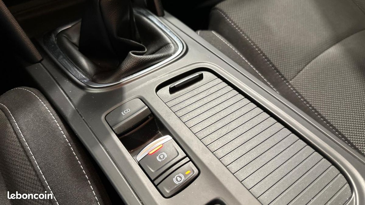 Renault Mégane IV Berline dCi 115 Evolution Car Play (image 17)