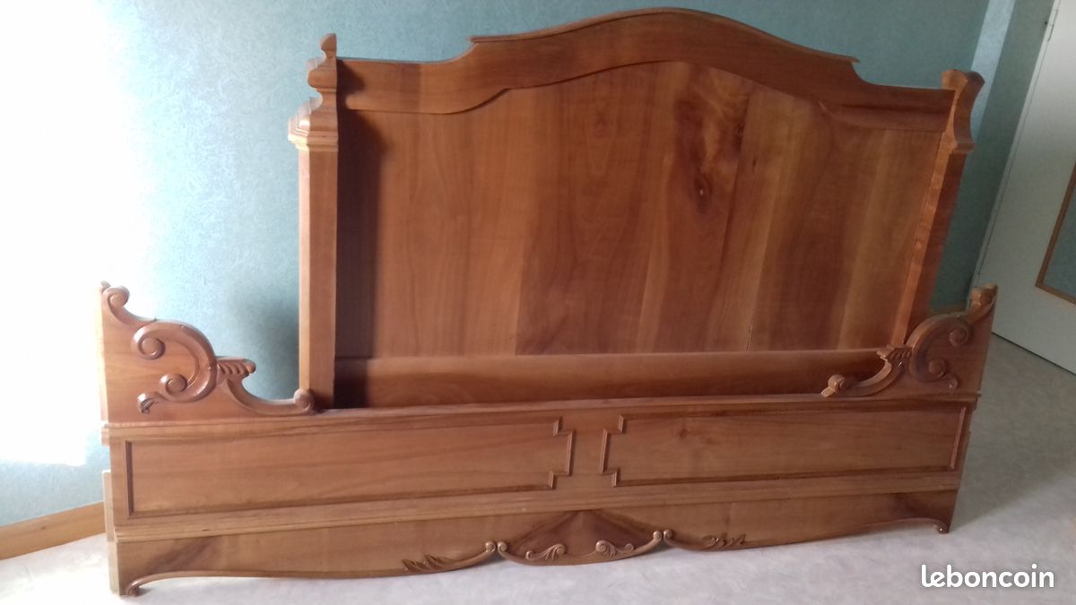 Lit de coin en bois avec sommier et matelas (image 1)