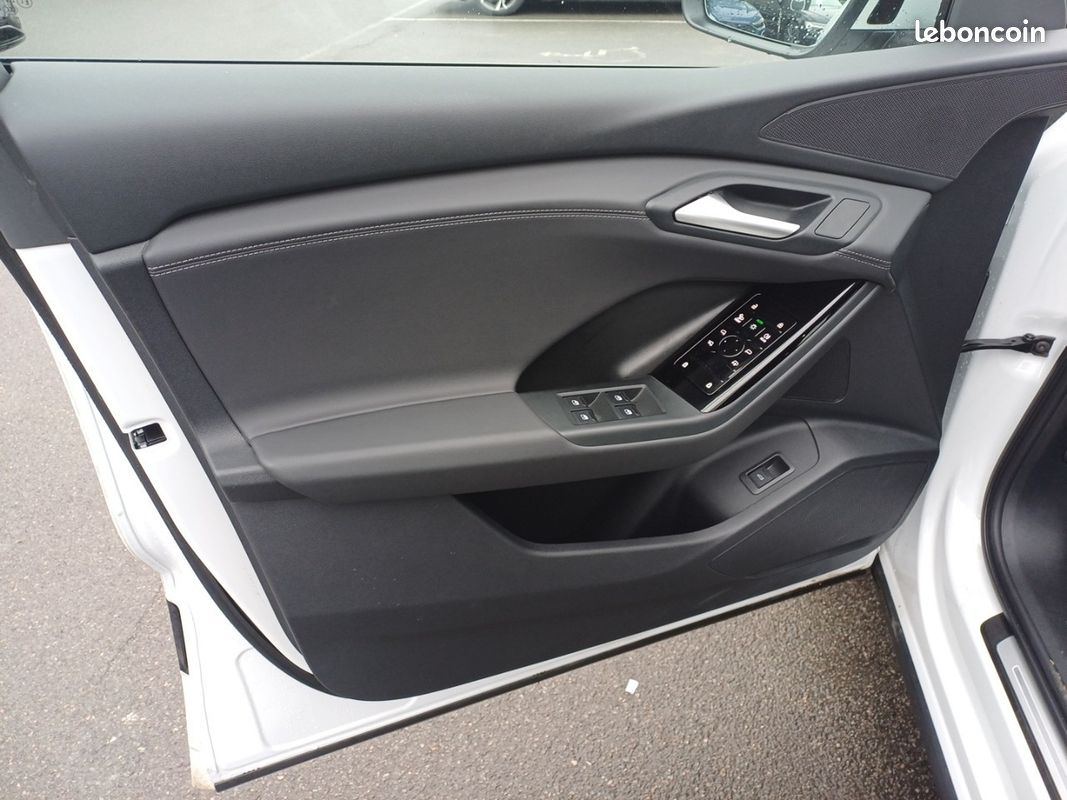 AUDI Q6 e-tron 306 ch 100 kWh performance Design (image 26)