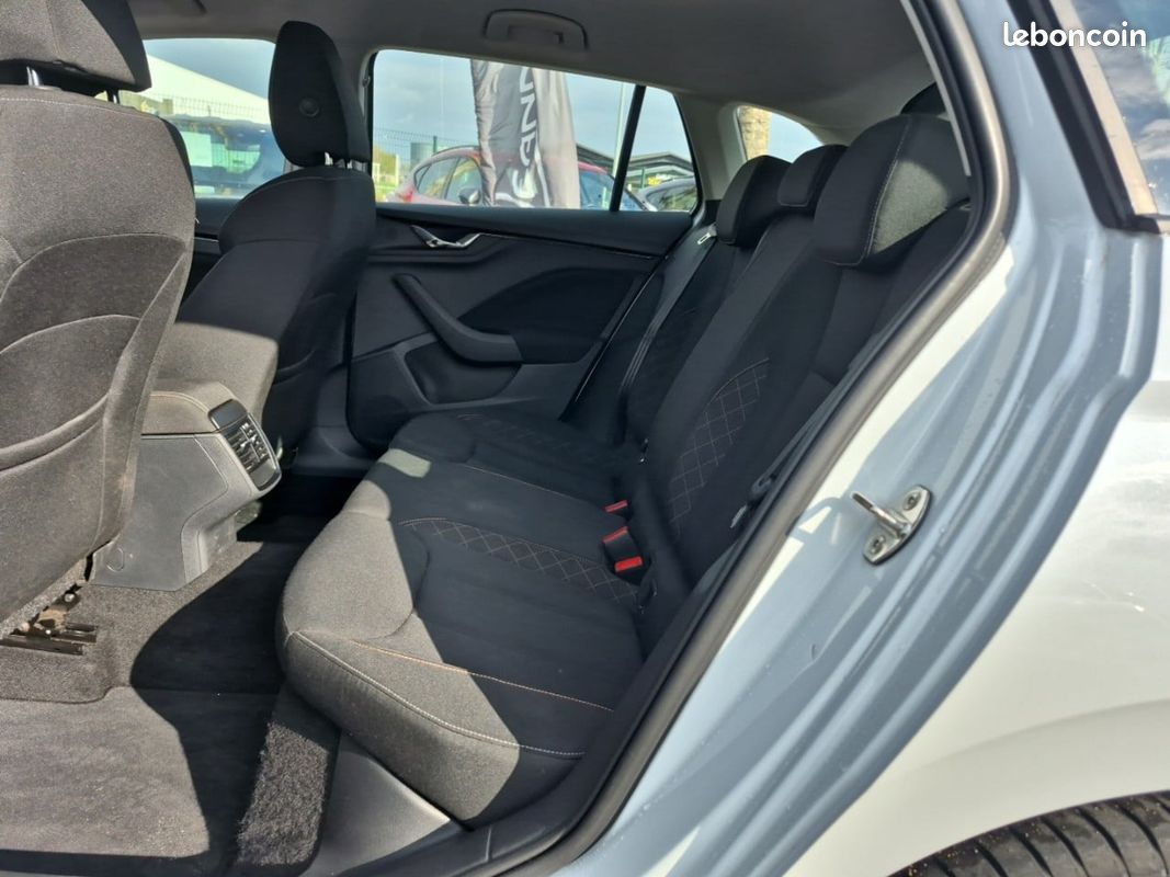 SKODA Scala 1.0 TSI Evo 110 ch DSG7 Business (image 20)