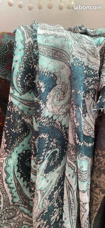 Foulards et écharpes différentes couleurs et dimensions (image 11)