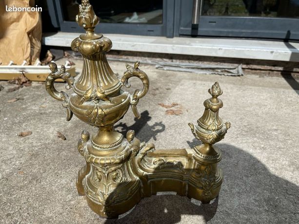 Ancien écran De Cheminée En Laiton, Style Gargouilles Et Paon, Années 1920, Hauteur 27 Pouces