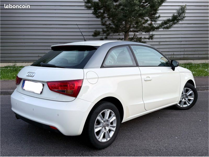 AUDI A1 1.6 TDi 90 3P AMBITION 1 ÈRE MAIN ENTRETIEN A JOUR (image 2)