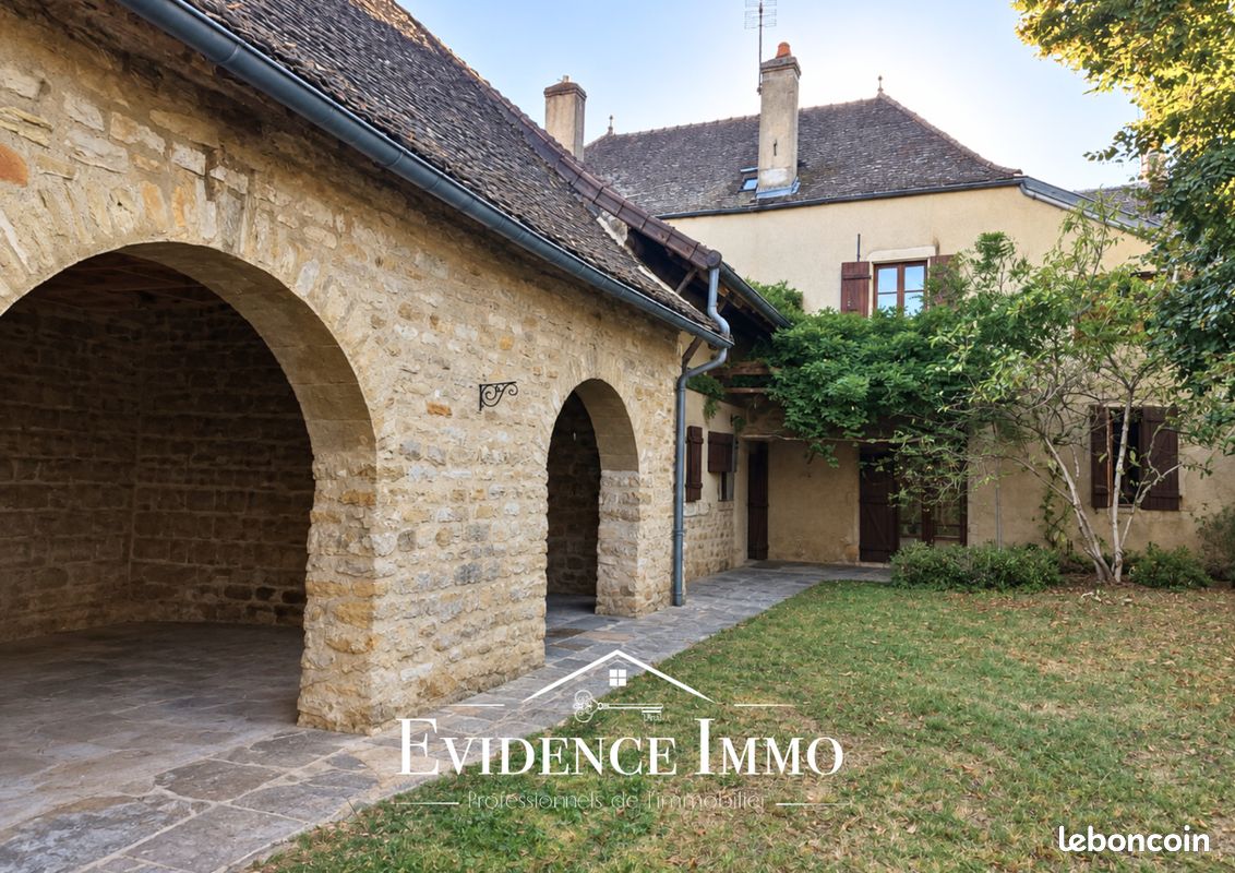 Maison 11 pièces 300 m² · à Ouroux-sur-Saône · 300 m² · 383 000 €