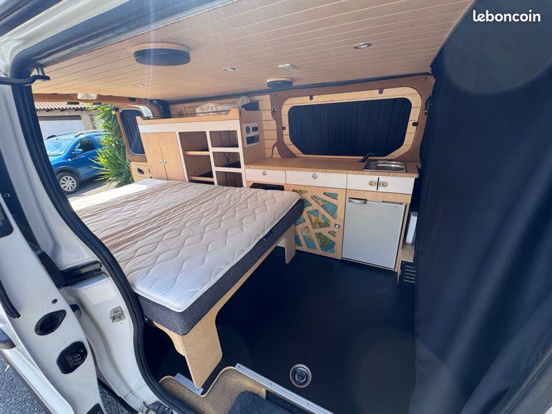 Renault Trafic 3 aménagé, tout équipé - Prêt pour le road trip de l'été (image 4)