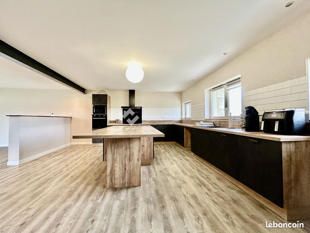 Maison 6 pièces 199 m² · à Avanton · 199 m² · 250 000 €