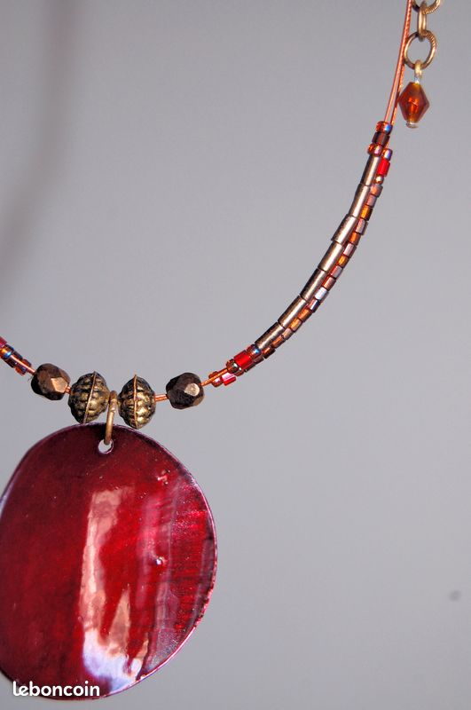 Ras de cou à 2 rangs perles et nacre vernie rouge, Neuf (SPCL) (image 1)