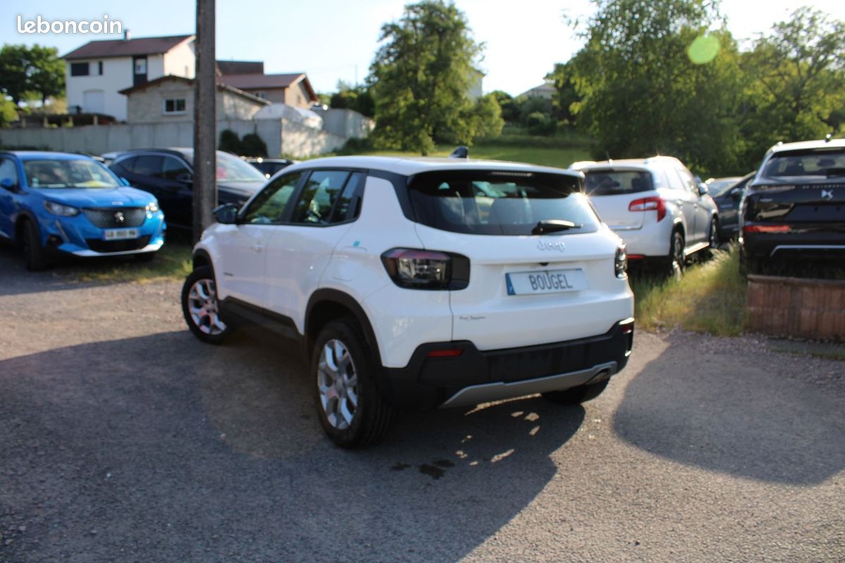 Jeep AVENGER ALTITUDE 100 CV 1L2 TURBO BOITE 6V ABS CAMÉRA GRAND GPS 3D BLUETOOTH AUDIO JBL (image 3)