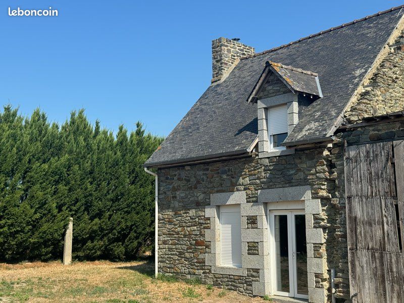 Maison 2 pièces 200 m² · à Courtils · 200 m² · 120 000 €