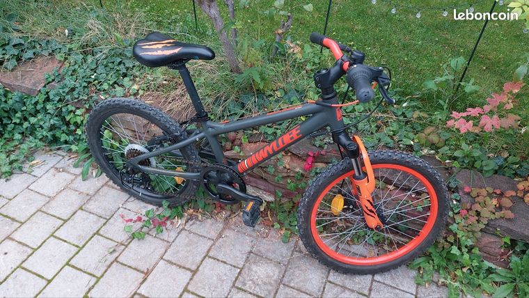 VTT enfant compétition Wyldee 20″ aluminium – vitesses – très