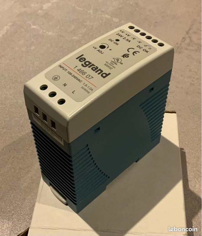 146605 Alimentation stabilisée à découpage monophasée entrée 100V~ à 240V~ et sortie 24V= - 20W - professionnel