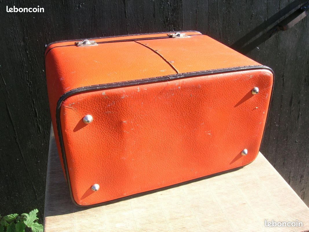 Pochette Vintage Noire Et Orange Des Années 70 – Style Pop Et Simili Cuir
