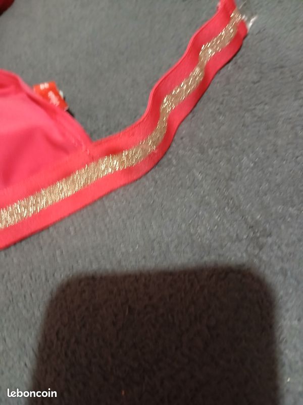 Maillot neuf jamais porté taille S (image 6)