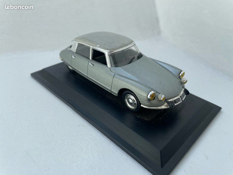 Citroën DS21 Grand Palais 1967 - grey 1:43 - Thomas Langejürgen