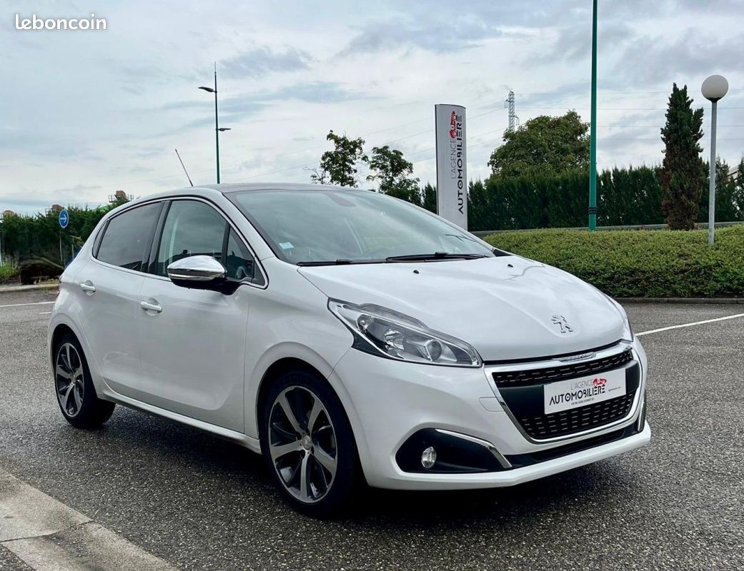 Peugeot 208 1.2 puretech 110ch feline 5cv 5p (image 7)