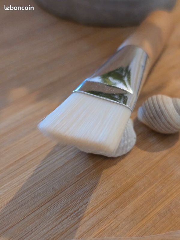 Petit pinceau maquillage Akane bois / neuf (image 5)