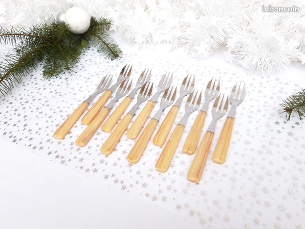 12 fourchettes à gâteaux inox et manche Bakélite, dans coffret d