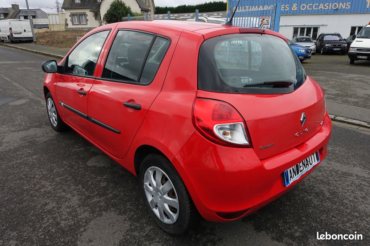 Renault clio iii 1.5 dci 75ch - 156682 km (image 2)