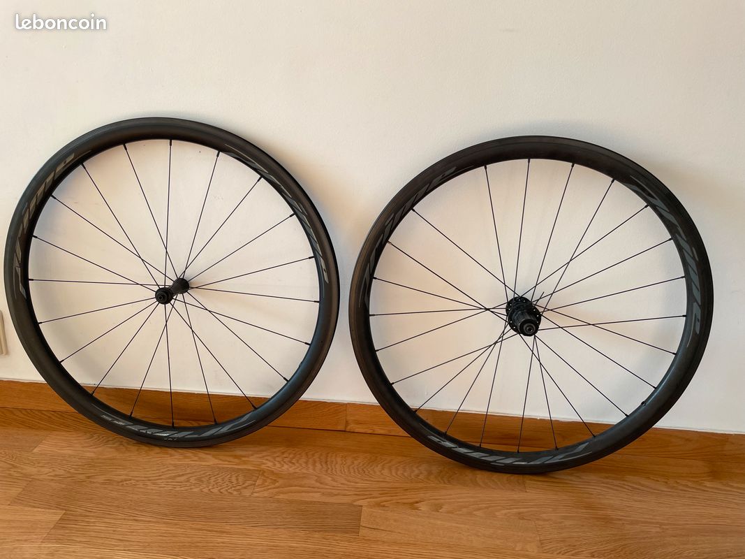 Roues carbone Prime 38mm tubeless freins patins Équipements vélos