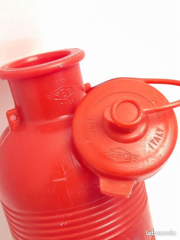 Bidons et porte-bidons rouges pour vélo