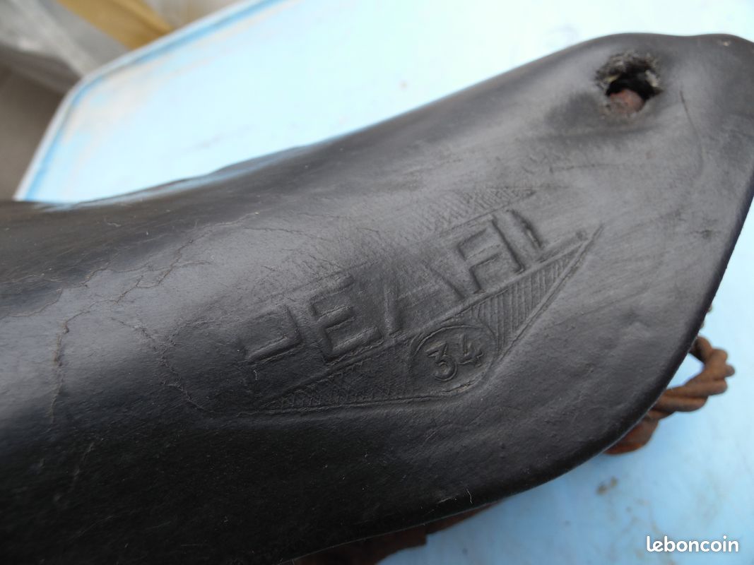 Ancienne Selle De Vélo En Cuir Le Pearl, Vintage, D'occasion, Pour Vélo De Route Ou Ville