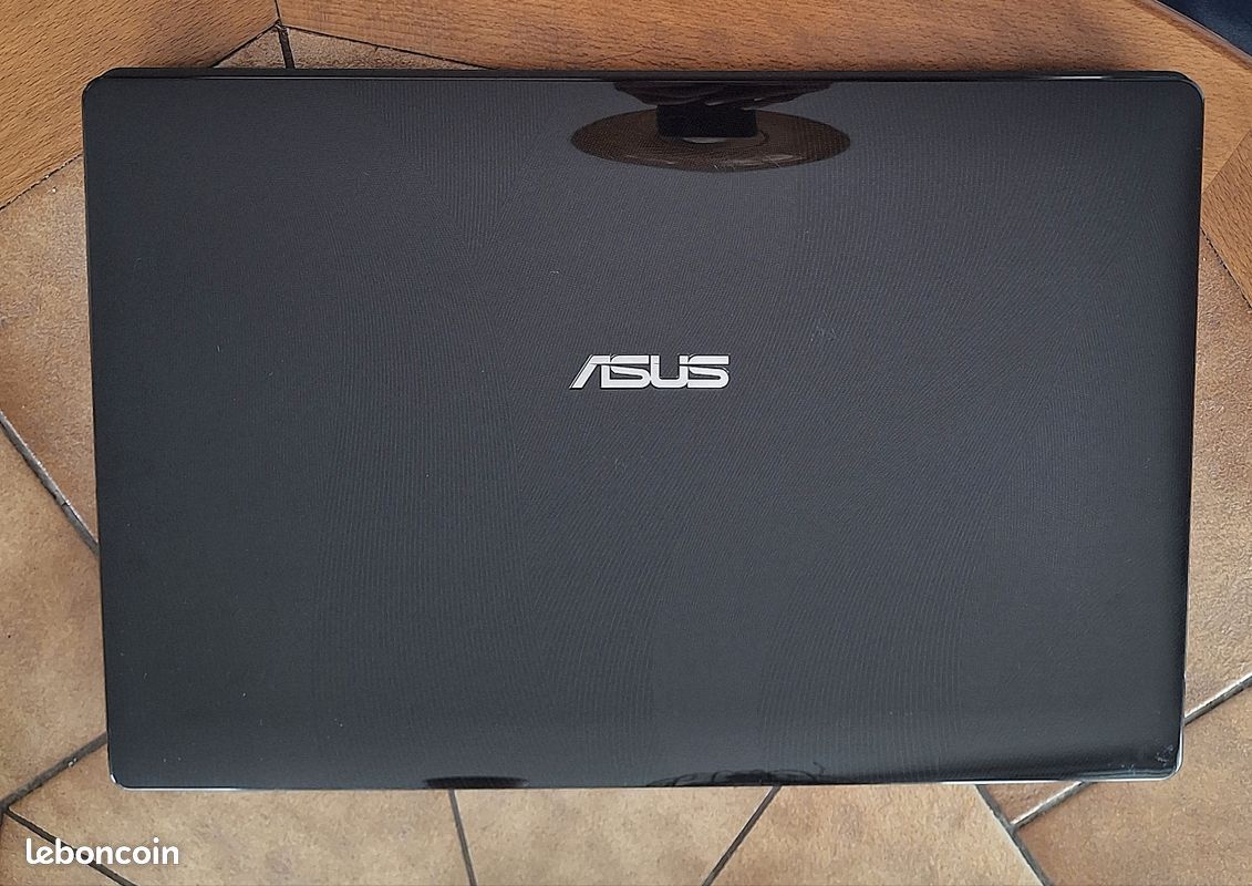 PC Portable ASUS X77J - 17,3 Pouces - Intel Core I7 - 500 Go HDD - 4 Go RAM - Windows 10