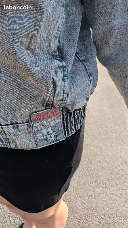 [PIÈCE ARCHIVE] Veste Denim Bitume Paris - État Neuf - Ultra Rare vue de cote — LBC AT'Brocante Troyes