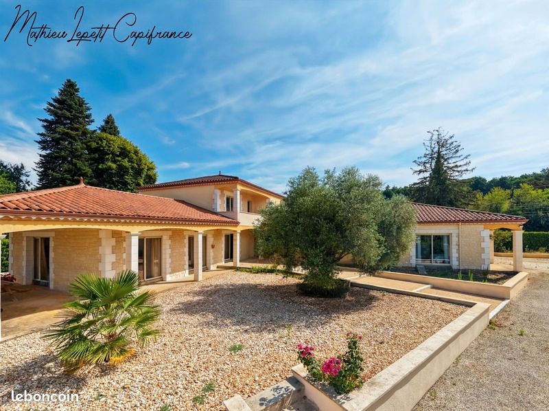 Maison 9 pièces 315 m² · à Saint-Pierre-de-Côle · 315 m² · 360 000 €