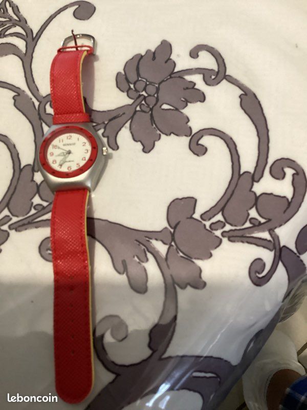 Montre collector Renault x4. Commneuve dans sa boîte d origine la pile est à changer (image 3)