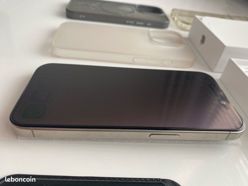 IPhone 15 Pro 256Go Titane Naturel + coques - Comme neuf - Facture (image 4)