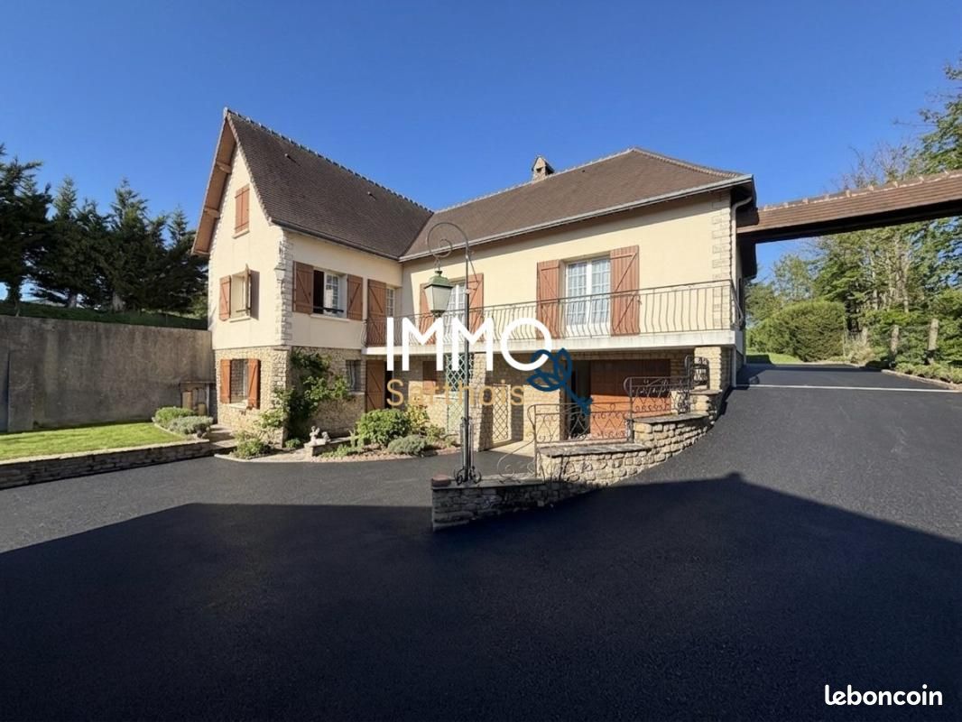 Maison 10 pièces 273 m² · à Écommoy · 273 m² · 460 000 €